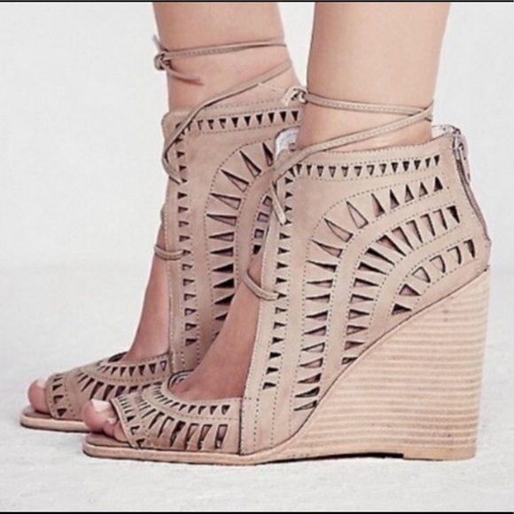 🦋Jeffrey Campbell Wedges🦋 - Picture 3 of 9